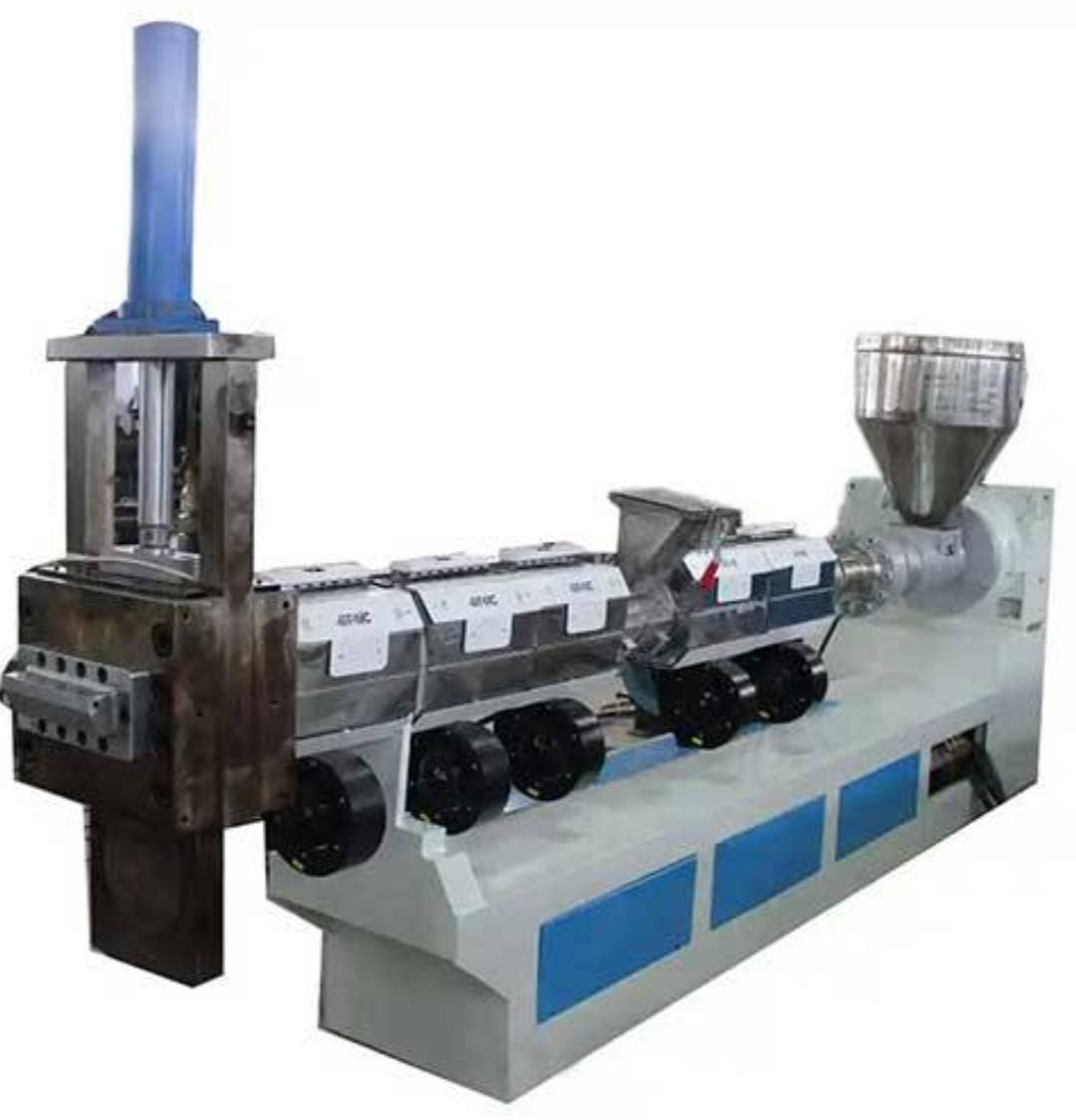 Plastic extrusion and recycling machine